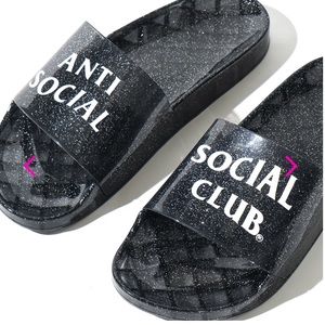 🎉HOST PICK! NEW! Anti Social Social Club slides!